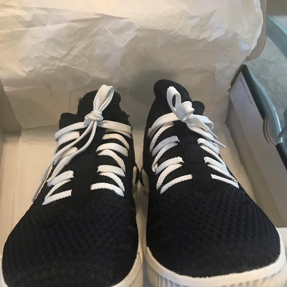 LeBron 16 - Picture 6 of 9